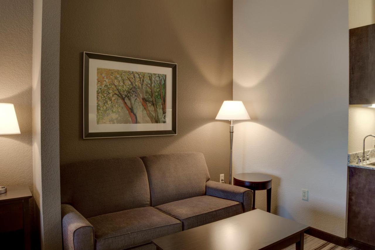 Holiday Inn Express & Suites Nevada By Ihg Room photo