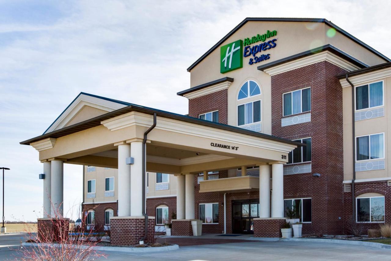 Holiday Inn Express & Suites Nevada By Ihg Exterior photo