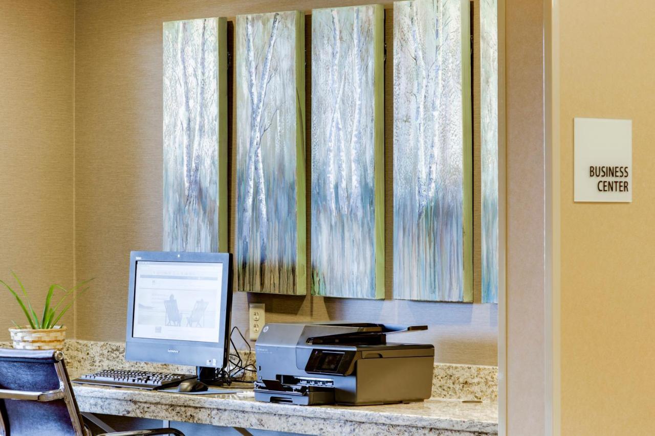 Holiday Inn Express & Suites Nevada By Ihg Exterior photo