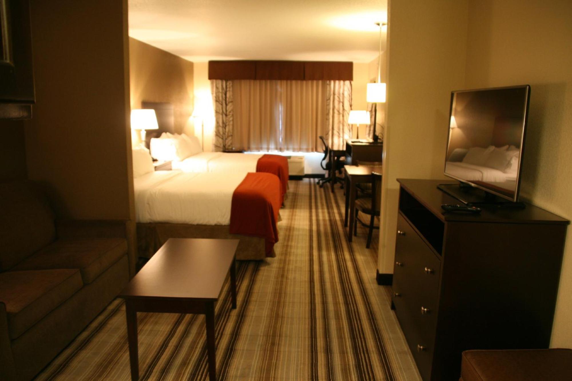 Holiday Inn Express & Suites Nevada By Ihg Exterior photo