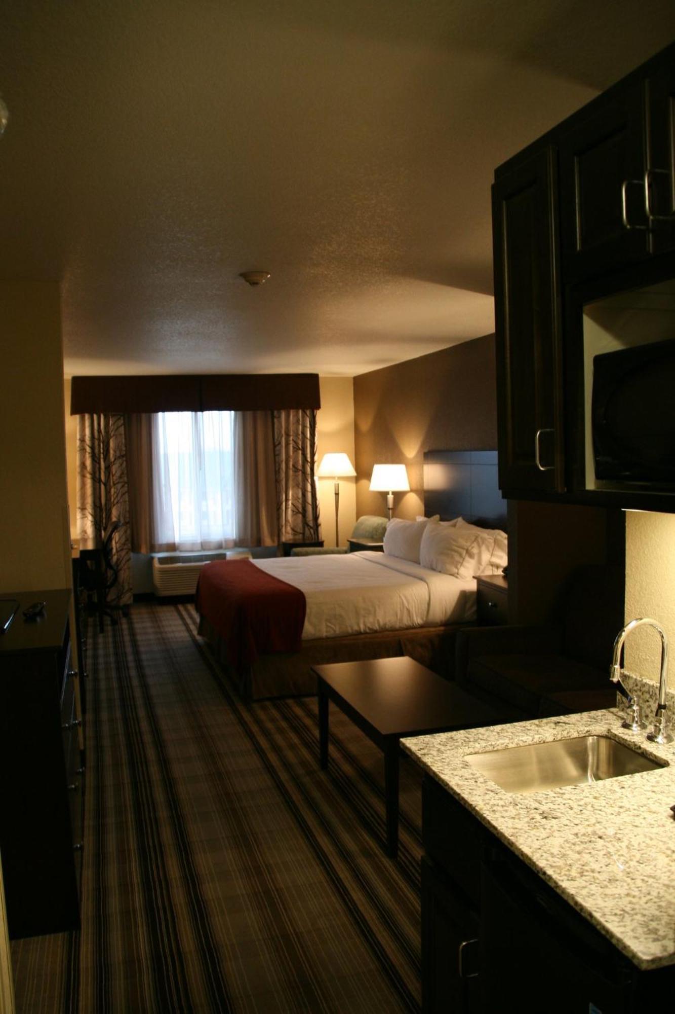 Holiday Inn Express & Suites Nevada By Ihg Exterior photo