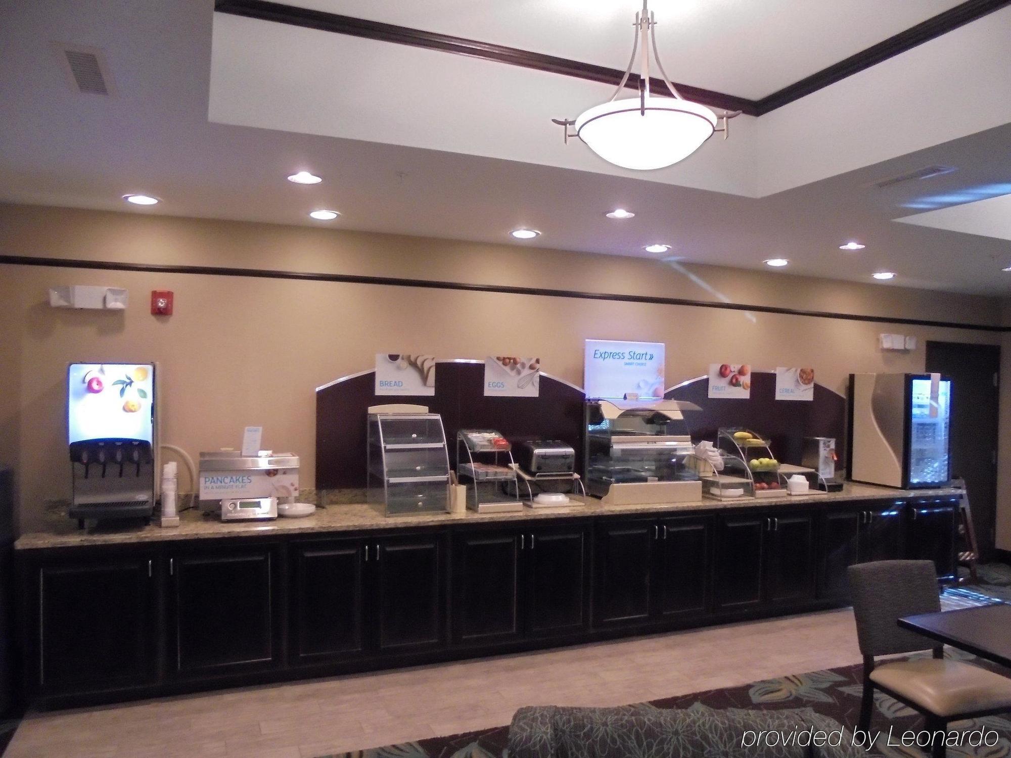 Holiday Inn Express & Suites Nevada By Ihg Exterior photo