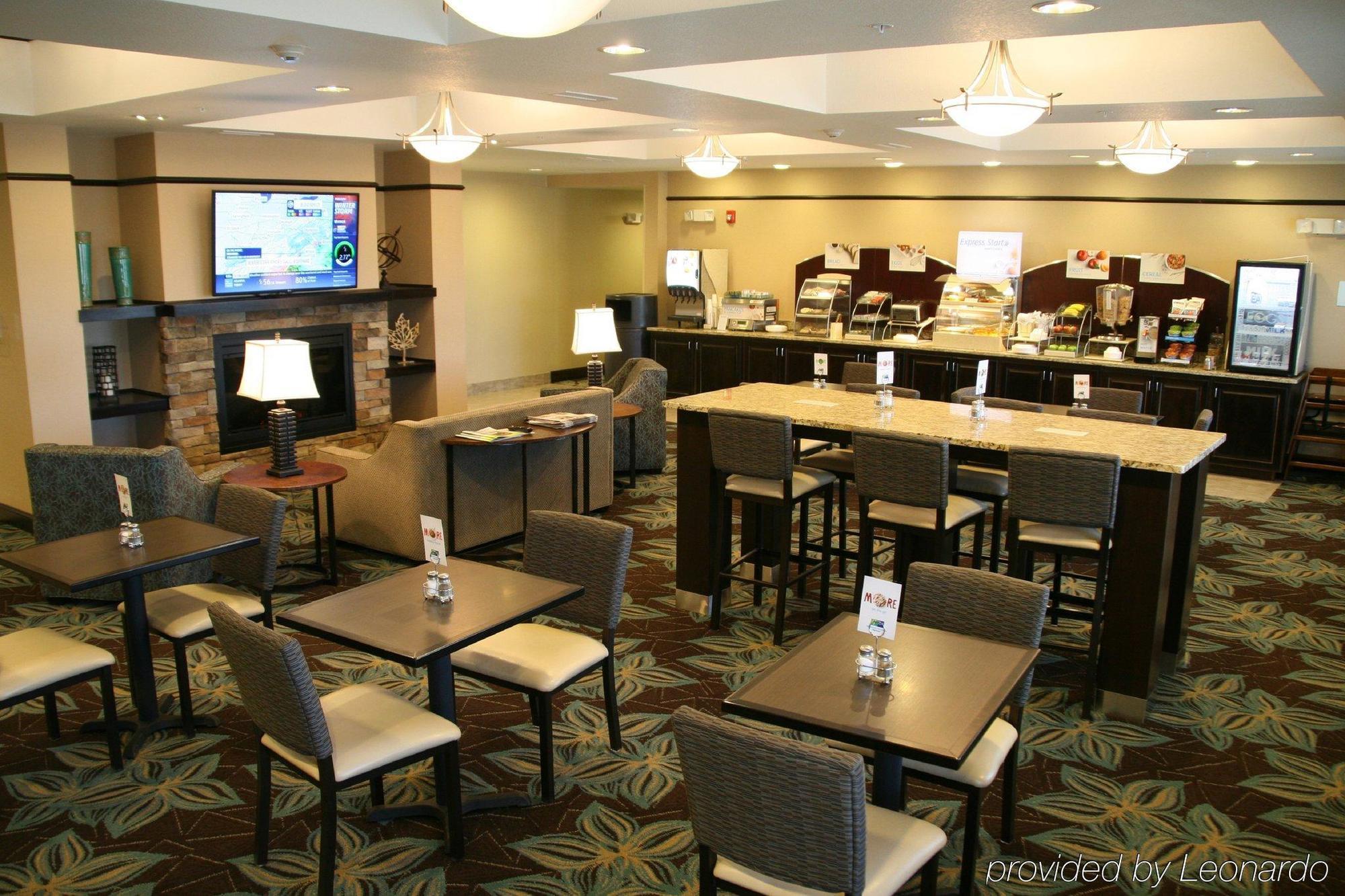 Holiday Inn Express & Suites Nevada By Ihg Exterior photo