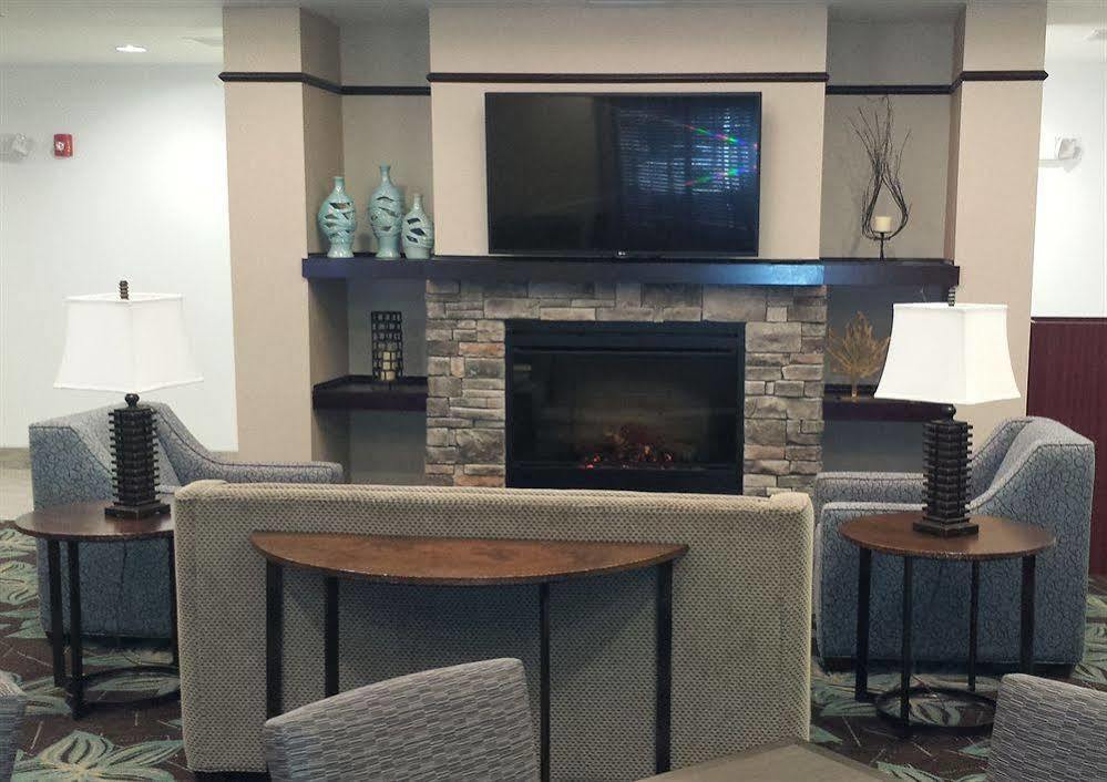 Holiday Inn Express & Suites Nevada By Ihg Exterior photo