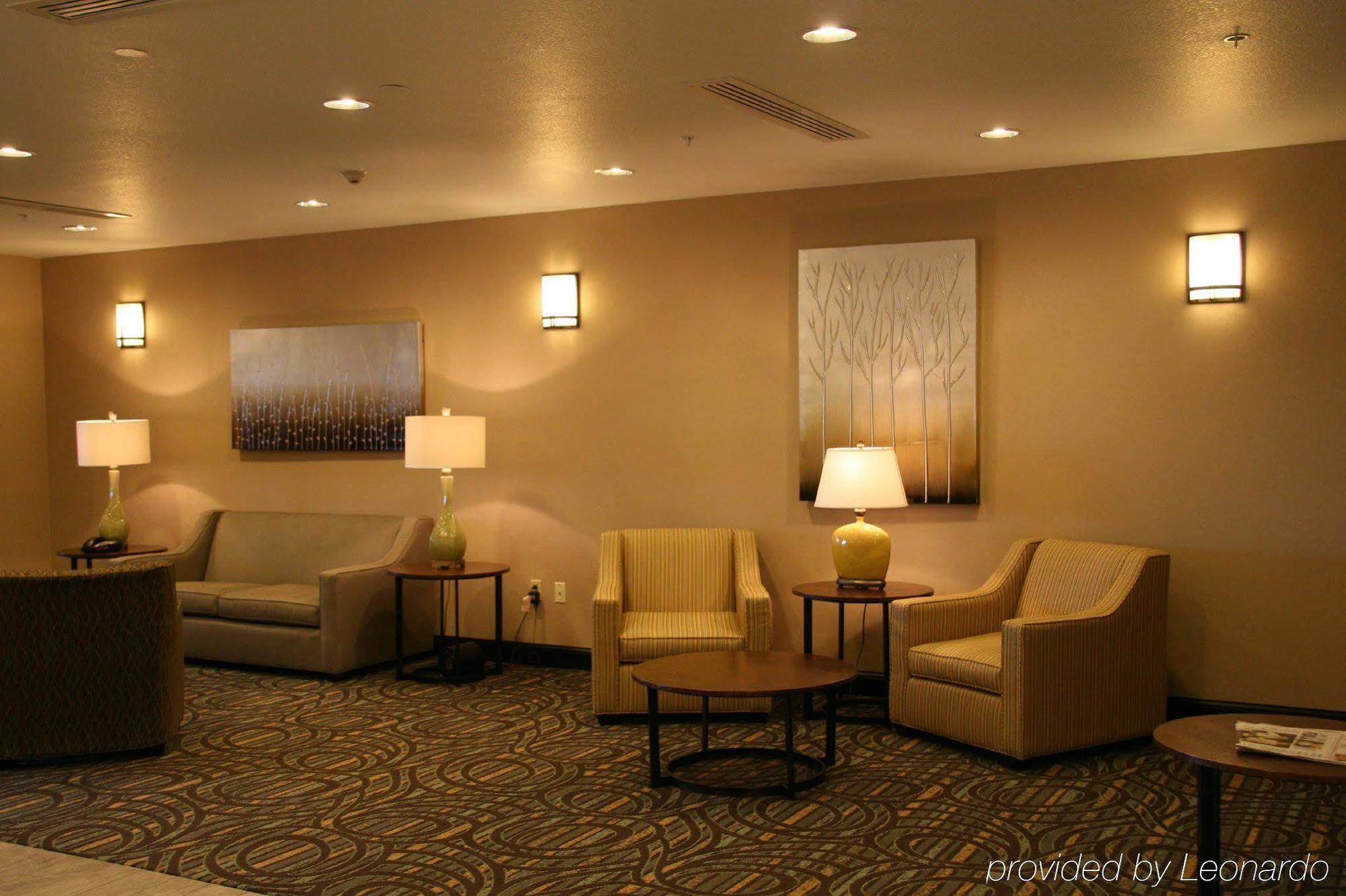 Holiday Inn Express & Suites Nevada By Ihg Exterior photo