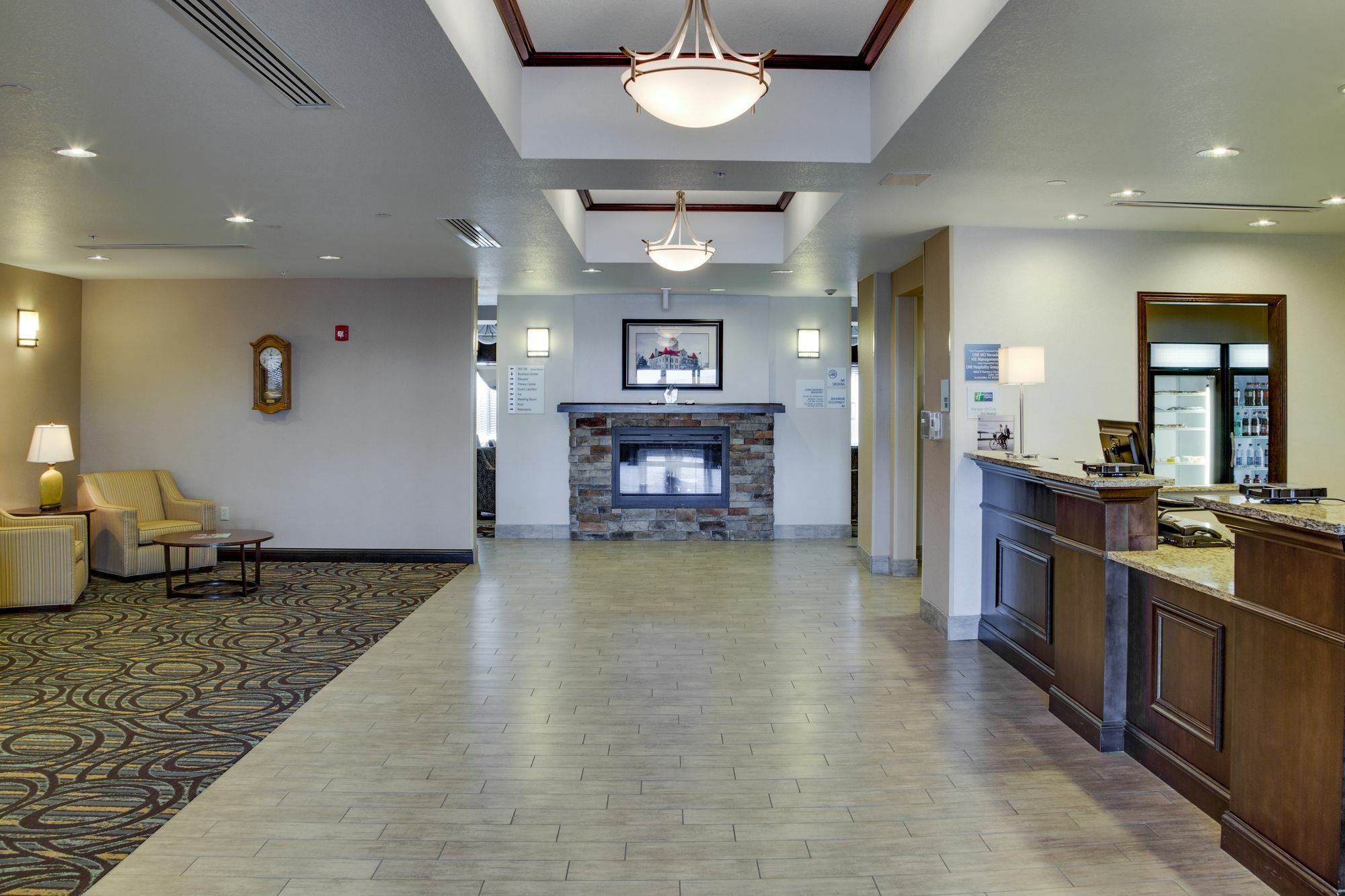 Holiday Inn Express & Suites Nevada By Ihg Exterior photo