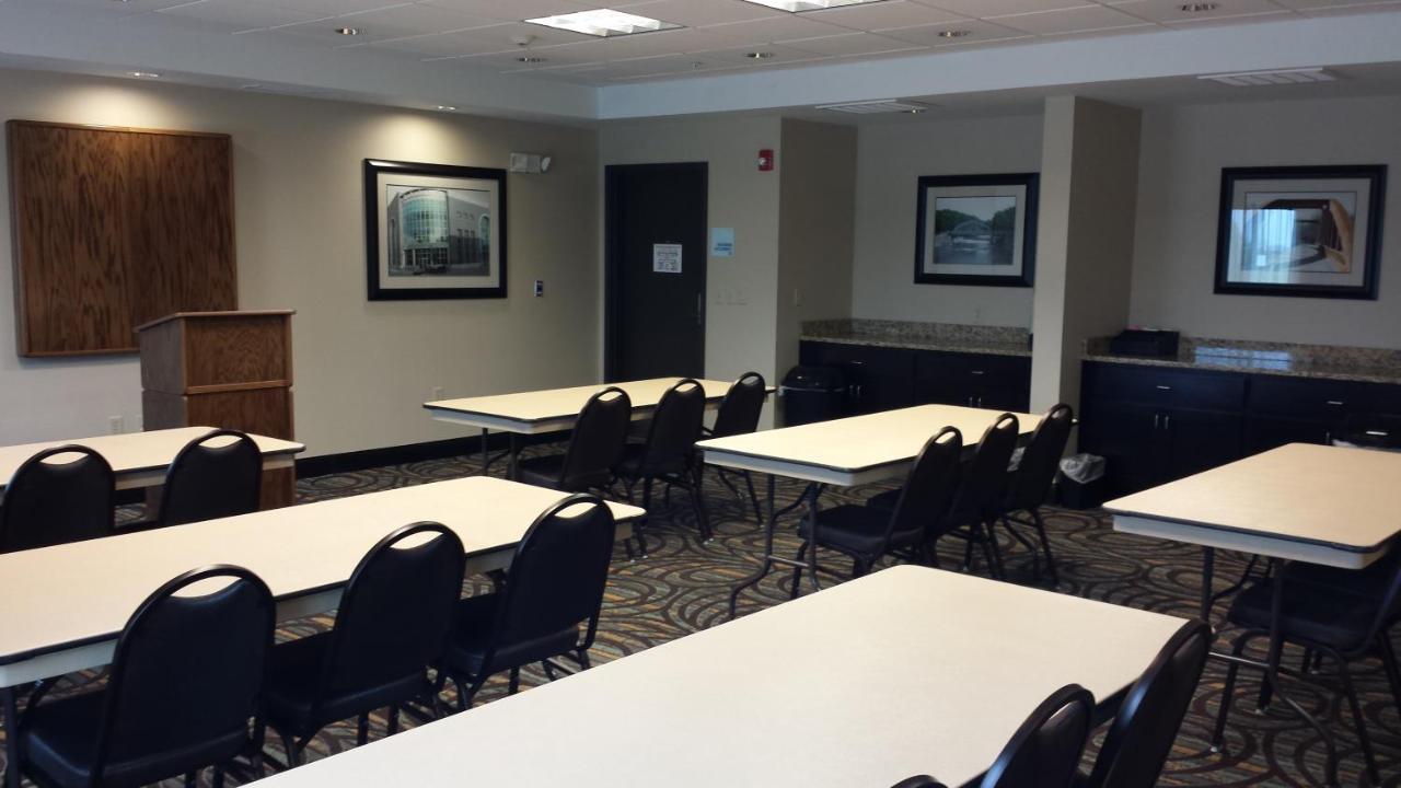 Holiday Inn Express & Suites Nevada By Ihg Exterior photo