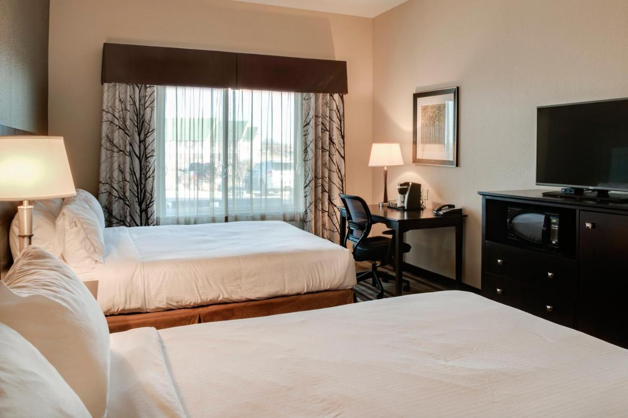 Holiday Inn Express & Suites Nevada By Ihg Exterior photo